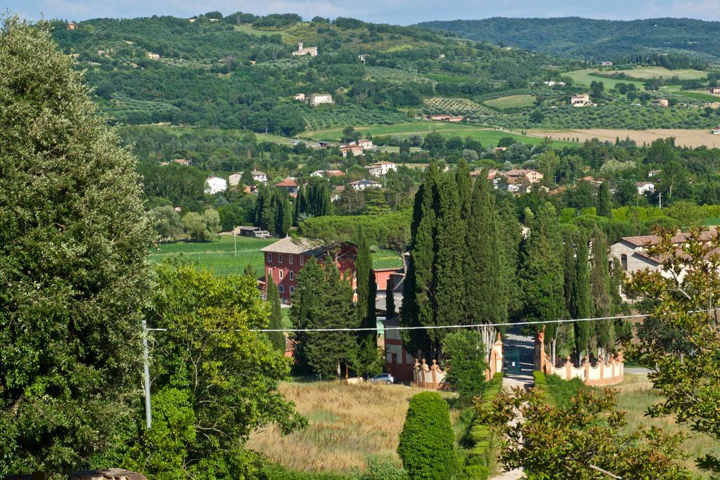 Villa Rosso Porpora Colle Umberto  Exterior foto